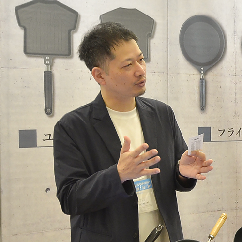 営業部部長：小川陽介