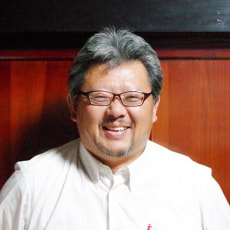代表:井上尚一