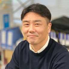 営業部長:山田正明
