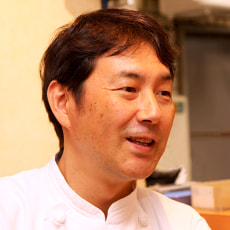 3代目店主:小松寿雄