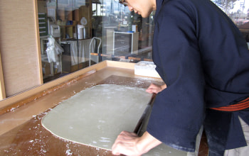 製造工程も見えるガラス張りの作業場 製造工程も見えるガラス張りの作業場