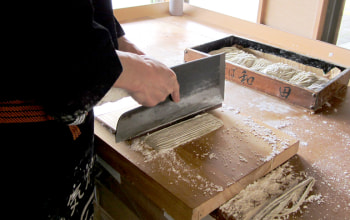 地元の方や県外観光客からも好評の手作りそば 地元の方や県外観光客からも好評の手作りそば