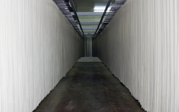 乾麺づくりの工程で熟成乾燥させている様子 乾麺づくりの工程で熟成乾燥させている様子