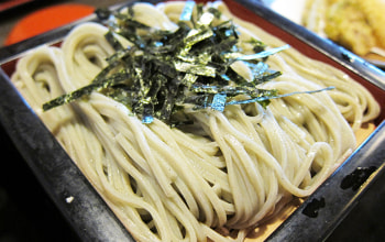 布乃利を使うことで独特のツヤ・コシがある 布乃利を使うことで独特のツヤ・コシがある