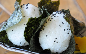 握り飯がこれまた美味しい。もちっとした粘りに豊かな食味。お米一粒一粒に芯があります 握り飯がこれまた美味しい。もちっとした粘りに豊かな食味。お米一粒一粒に芯があります