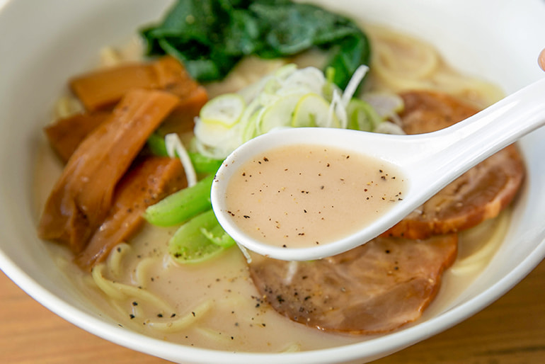 麺屋奥右衛門監修 塩白湯麺 – 丸榮製粉株式会社