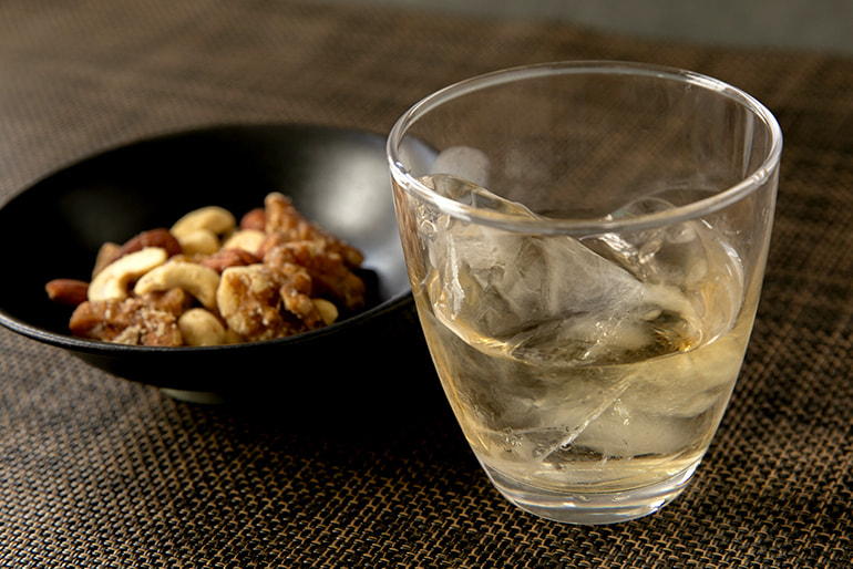 越ノ忍 ブレンデッドウイスキー(白) – 新潟麦酒 株式会社