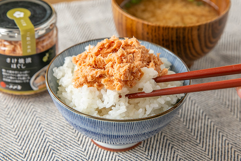 新潟小川屋の瓶詰シリーズ「ご飯にひとさじ」(さけ焼漬ほぐし入り) – 新潟小川屋