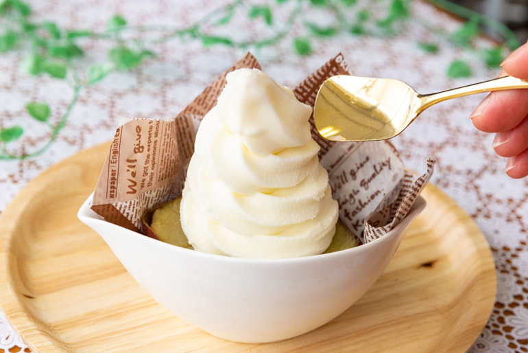 焼き芋ソフトクリーム「イモぽんソフト」 – さつまいも農カフェきらら