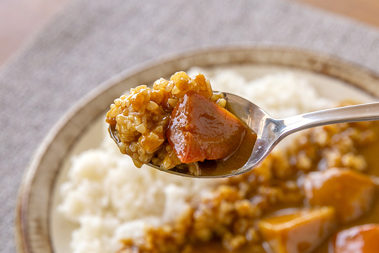 糀六華カレー – 割烹 新柳(株式会社太平堂)