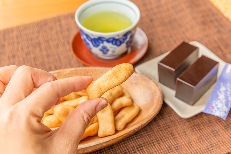 くろ羊かんと網代焼の詰め合わせ – 菓子道楽 新野屋