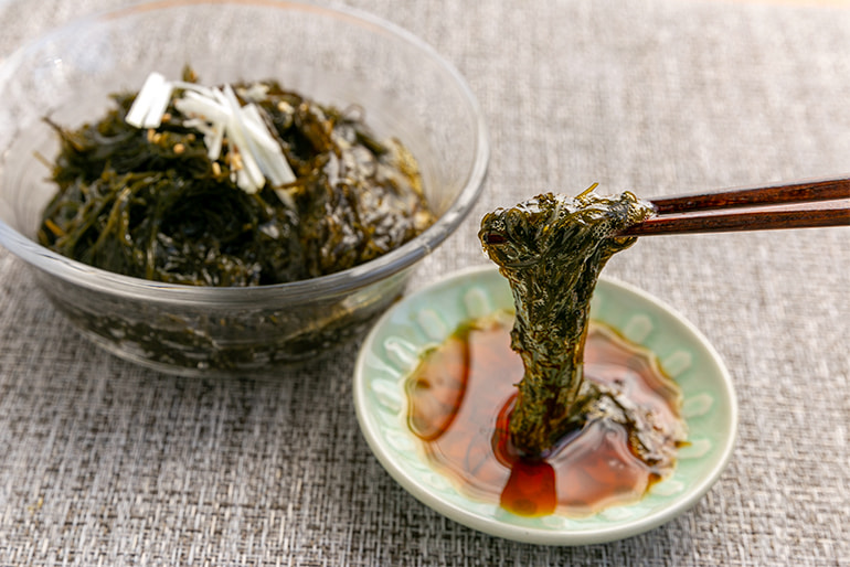 糸魚川 親不知産 天然もずく(塩蔵) – 恵比寿丸