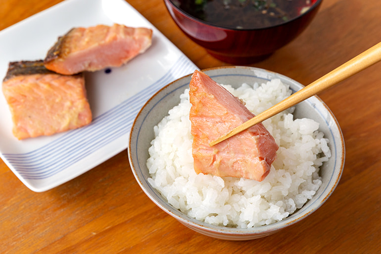 サーモン・豚・鶏の漬けセット – 太田鮮魚店