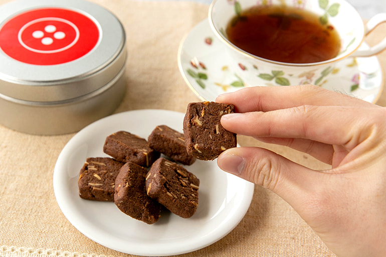 ボタン缶クッキー – 渡六菓子店