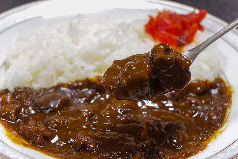 新発田牛の牛すじカレー – 株式会社サクラフーズ