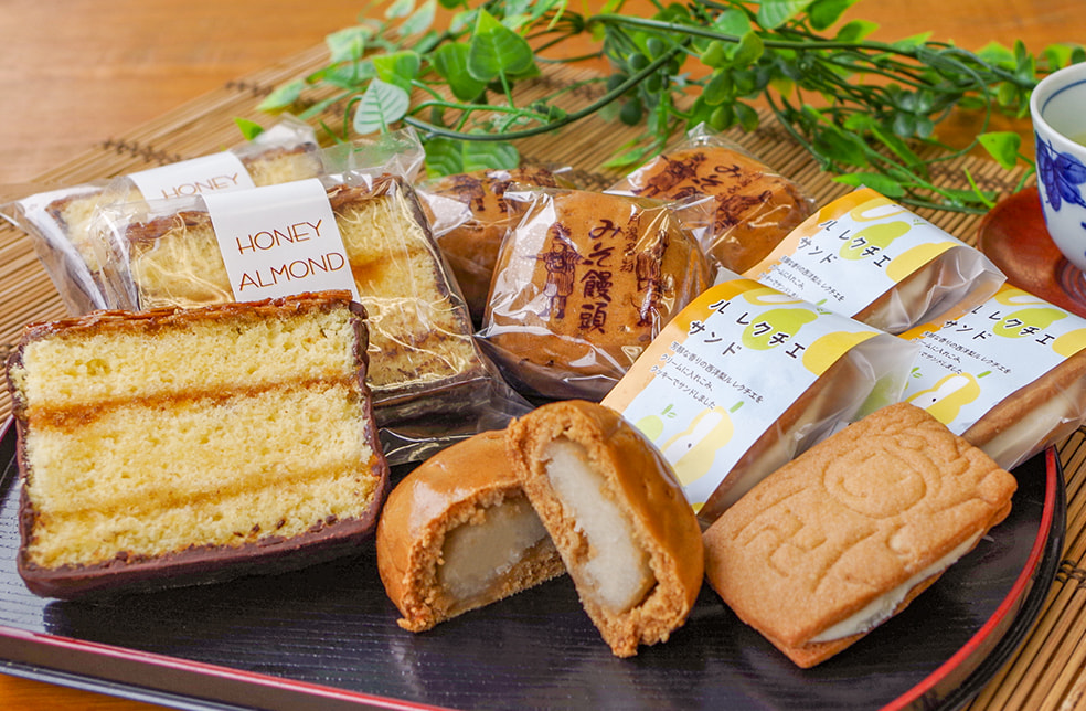みそ饅頭と人気菓子の詰め合わせ