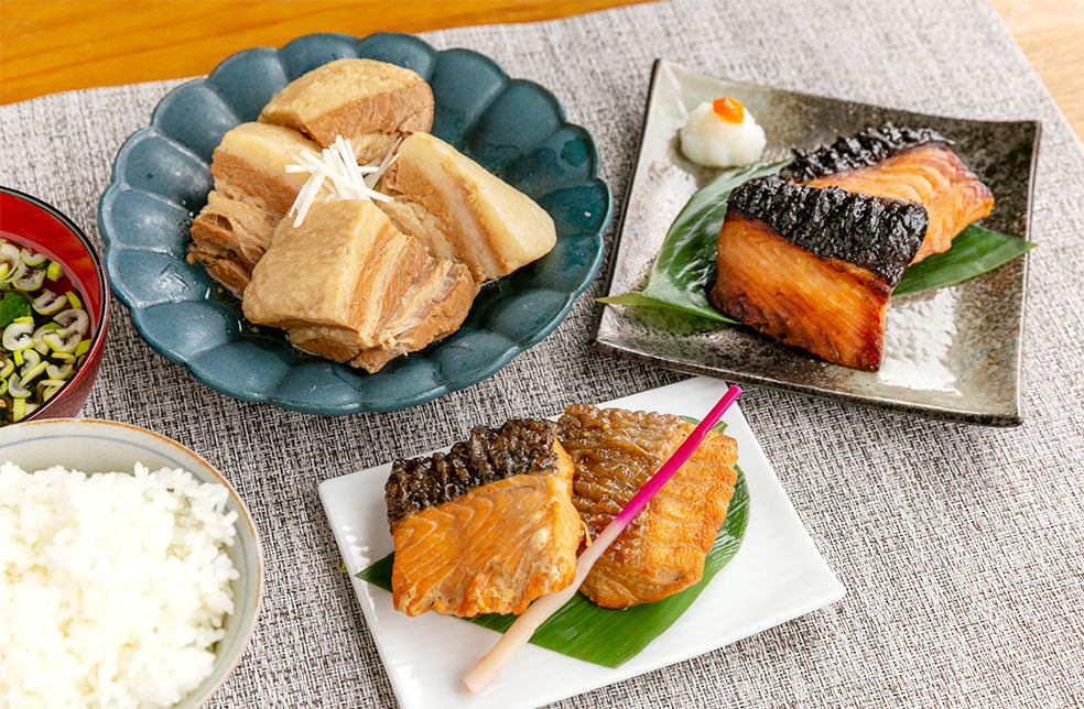 老舗割烹の惣菜詰め合わせ(鮭の味噌漬け・鮭の焼漬け・豚角煮)