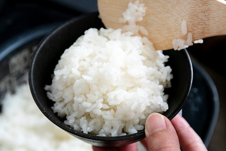 食欲をそそる！キラキラ輝く純白のお米です