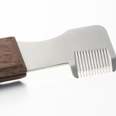 包丁と同じ「焼入れ・焼戻し」処理を施しました