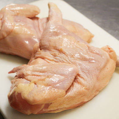 ジューシーで柔らかな国産若鶏を使用