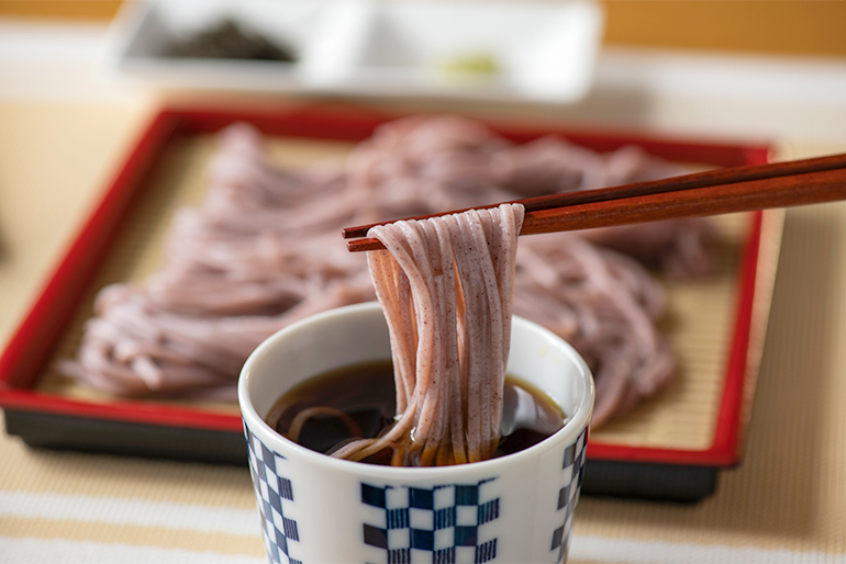 希少なお米「古代米」を使った、幻の「むらさき麺」