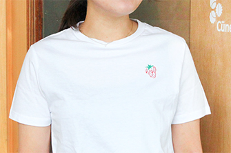 3. ヒッコリーがデザインする”いちご”のTシャツ