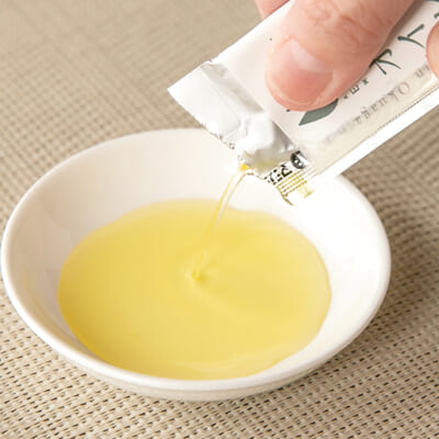 澄んだ黄金色が美しい「えごまオイル」