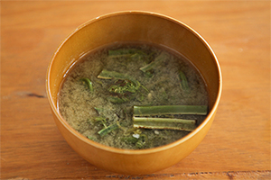 1. ワラビの味噌汁