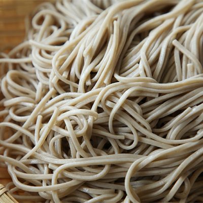 地域が誇る伝統の美味しさ「自然芋そば」
