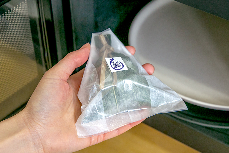 炭火焼きの鰻と、香り高い山椒の絶妙な組み合わせ