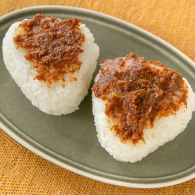 おにぎりは、生味噌を塗ってそのまま食べるのがおすすめ