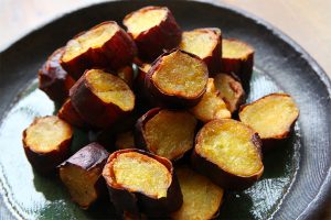 3. カリッと香ばしい揚げ焼き芋
