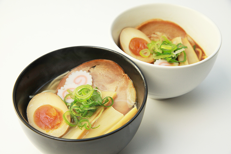 新潟5大ラーメンのうちの2種類が食べ比べできる!