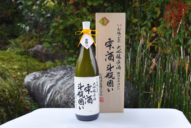 贈り物に最適な桐箱入りです。