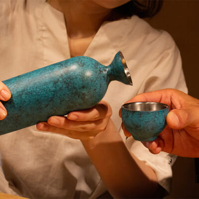 日本酒をじっくり愉しむ方に贈る「折燕の酒器」