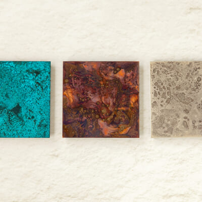 ブルー・コッパーレッド・アンティークシルバーの3色