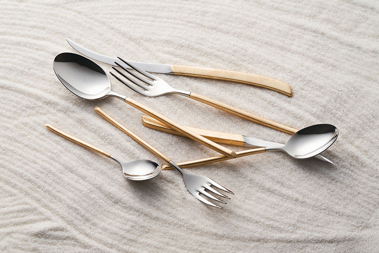 食卓に品格を添える漆のカトラリー