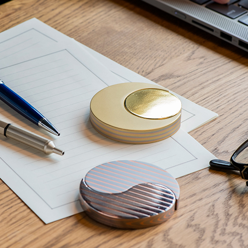 新潟直送計画】ペーパーウェイト – アイチテクノメタルフカウミ株式会社