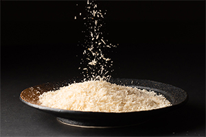 1. 素材の味を引き立たせる特製米パン粉