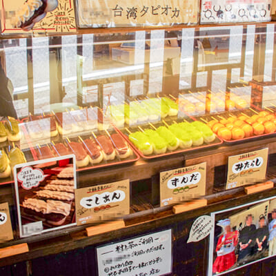 街歩きのお供に人気！餅菓子店の名物串だんご