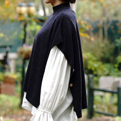 サイドのボタンを外して「ポンチョ」