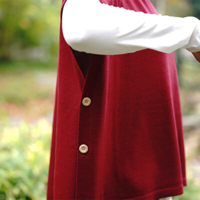 サイドのボタンを止めて「ベスト風」