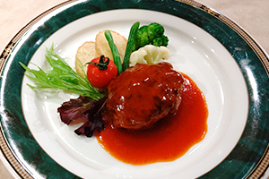 2. にいがた和牛&越乃黄金豚ハンバーグ