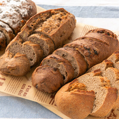 小麦の全粒粉を100%使用した風味豊かなパン