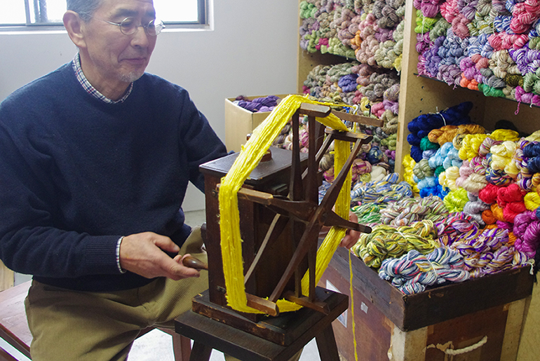 老舗の糸屋が手掛ける、手編み用のシルク糸