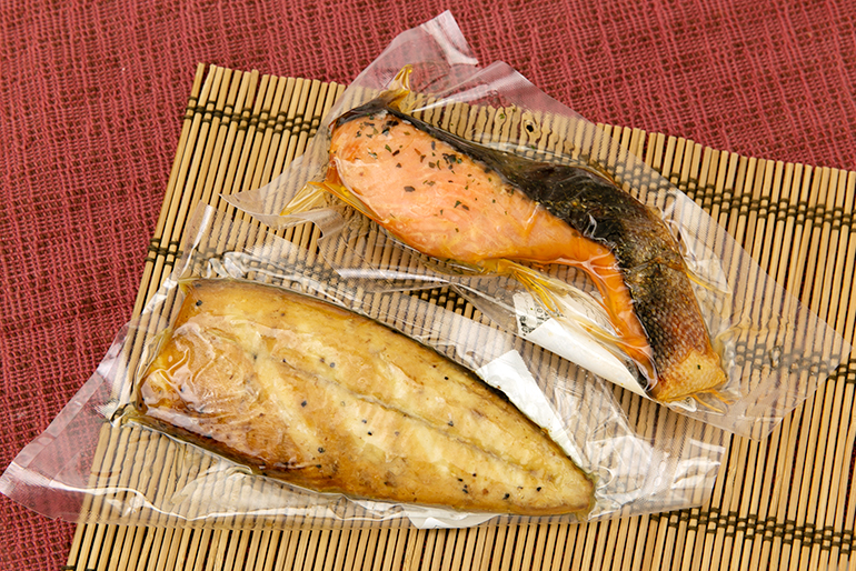 老舗旅館の看板料理、魚の燻製2種