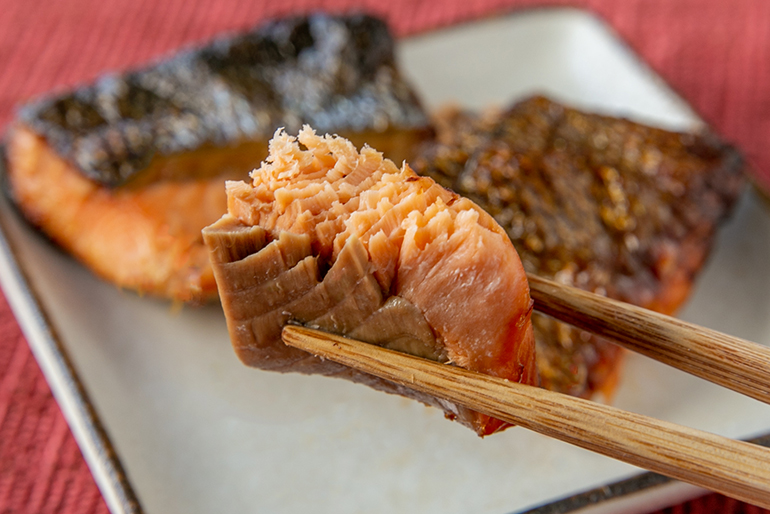 村上市の鮮魚店が手がける「鮭の味噌漬け」