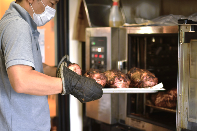 旨みを閉じ込める丁寧なオーブン焼き