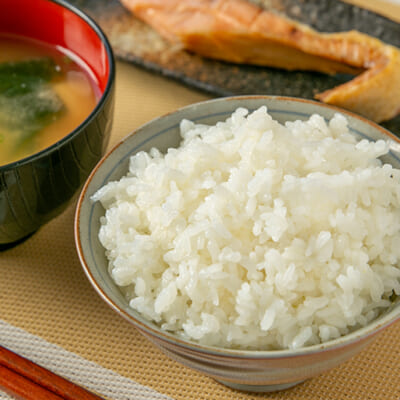 じっくり天日干しして育てられたコシヒカリ