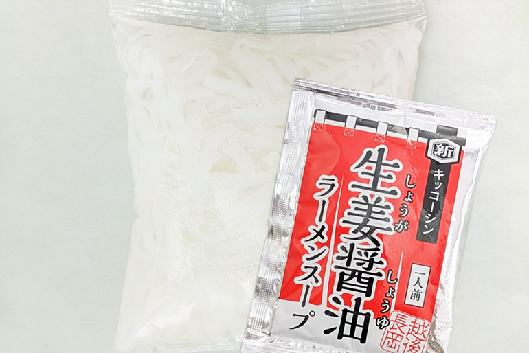 スープをかけて、具をのせるだけ